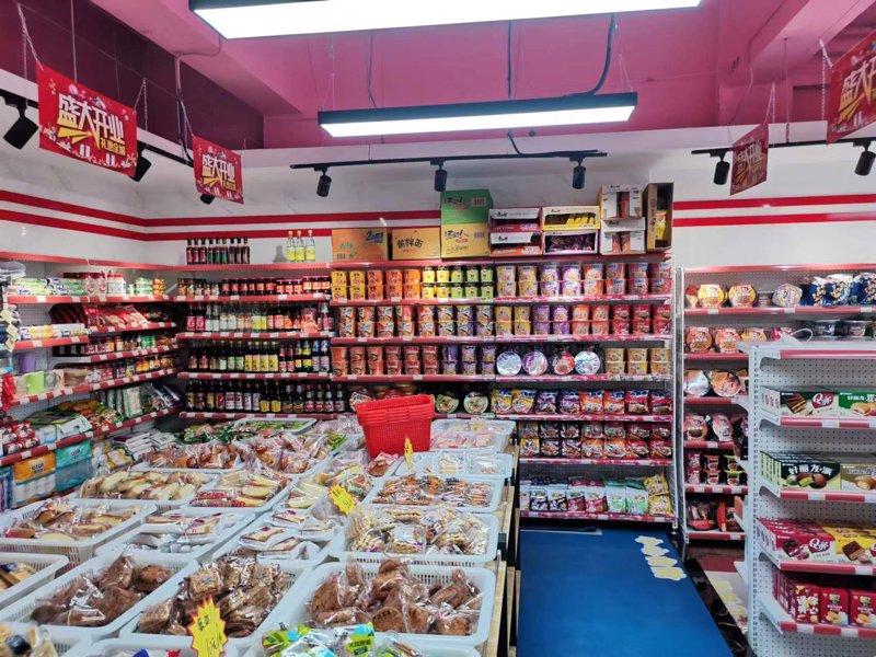如何在激烈的市场中脱颖而出？食品饮料批发行业的竞争日益激烈，怎样才能让你的生意更上一层楼呢？本文将通过对比分析，探讨成功的关键因素。